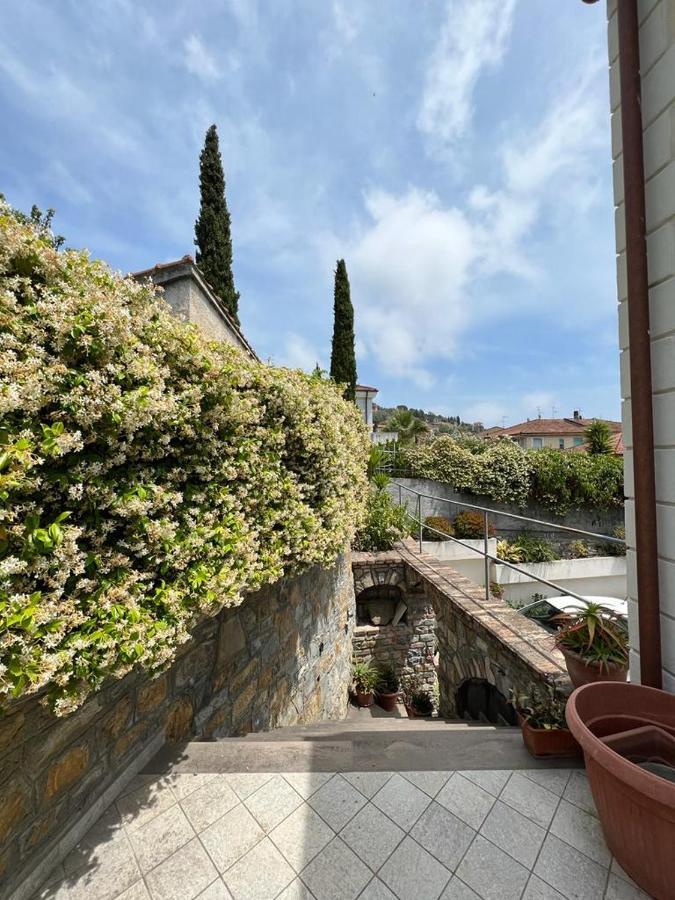 Апартаменты Appartato A 5 Minuti Dal Mare Империя Экстерьер фото
