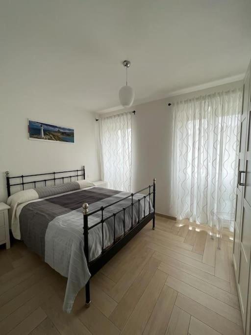 Апартаменты Appartato A 5 Minuti Dal Mare Империя Экстерьер фото